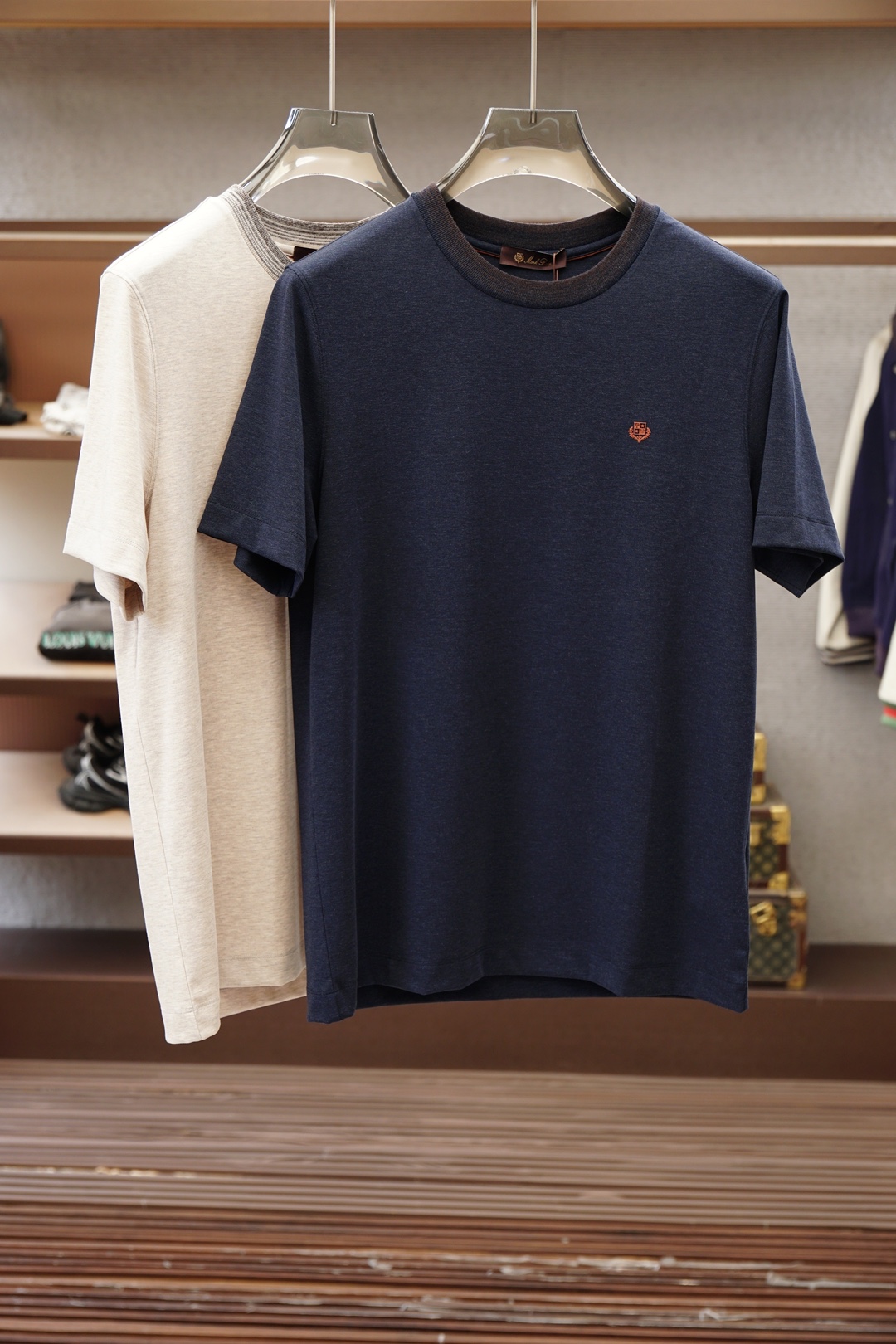 Loro Piana】百搭款来了哦！🔛🫥👽🌺💖丝滑舒适丝棉纱线元宝针织衫，男士必备圆领短袖T恤、解锁夏日