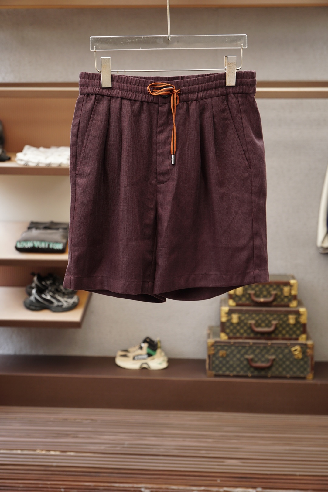 Loro Piana/2026SS春夏季新款，亚麻休闲短裤。原版裤型上身休闲百搭、随性慵懒范，高级定制面