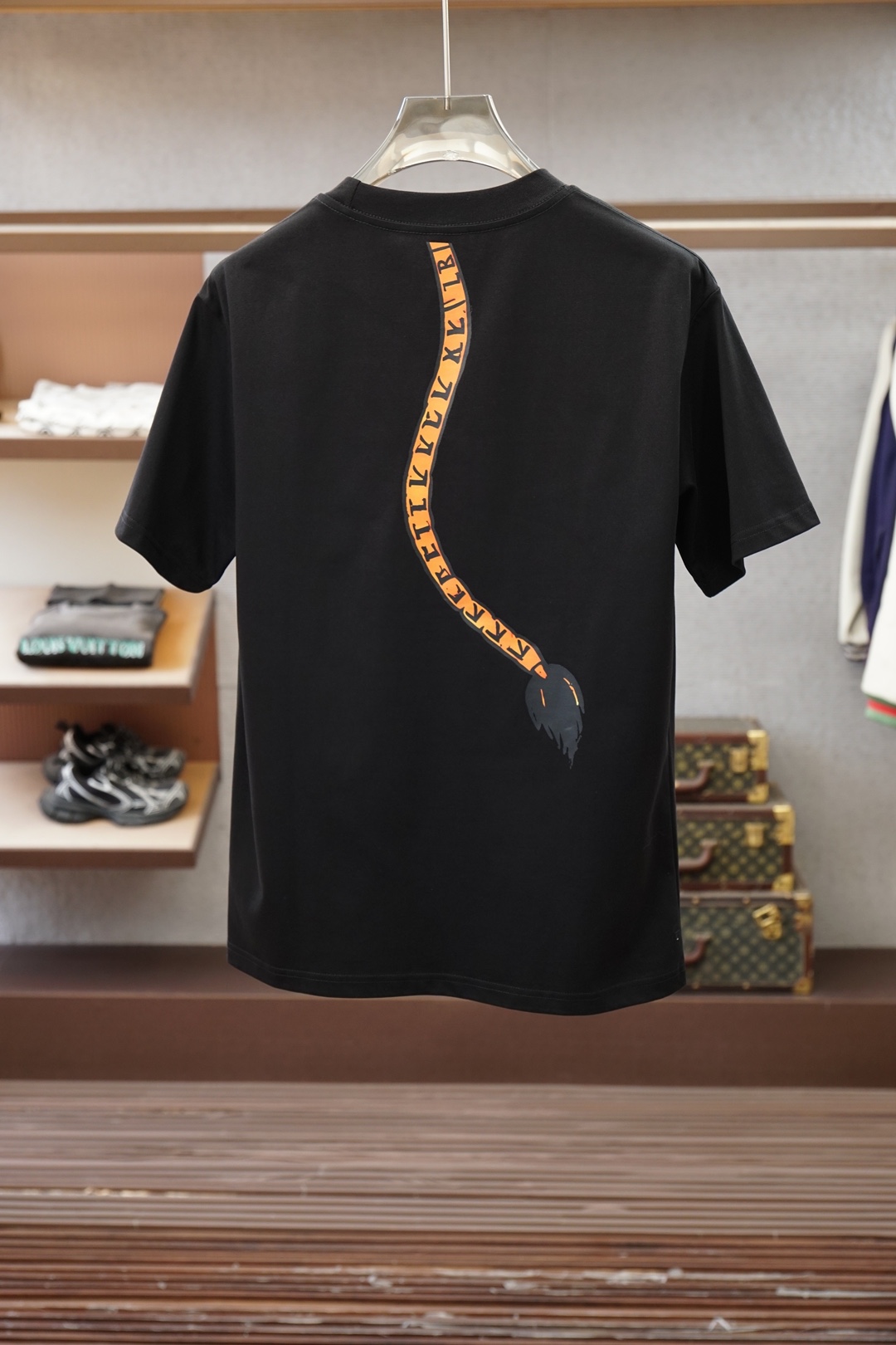 Lv 路易威登，26新品专柜代购臻选高版本质地A级 26/S夏季专柜最新款圆领短袖 高端订制 设计前卫时