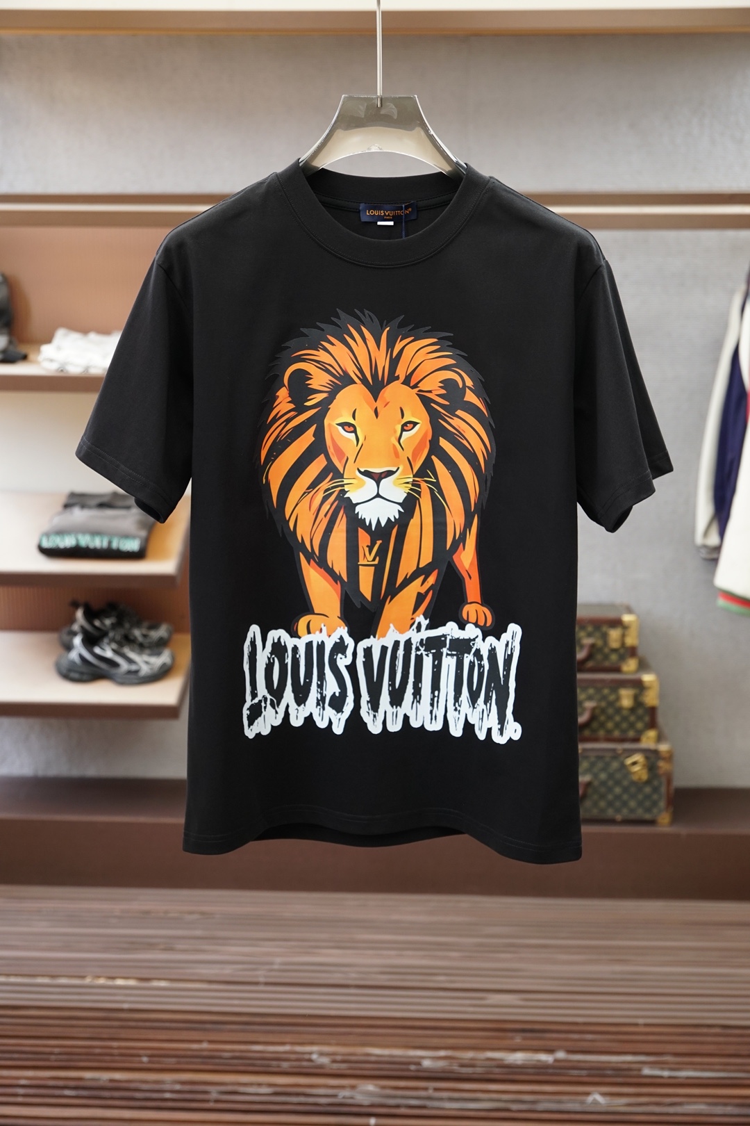 Lv 路易威登，26新品专柜代购臻选高版本质地A级 26/S夏季专柜最新款圆领短袖 高端订制 设计前卫时