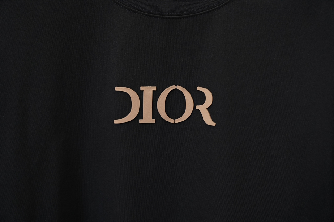 Dior迪奥26新品专柜代购臻选高版本质地A级 26/S夏季专柜最新款圆领短袖 高端订制 设计前卫时尚！