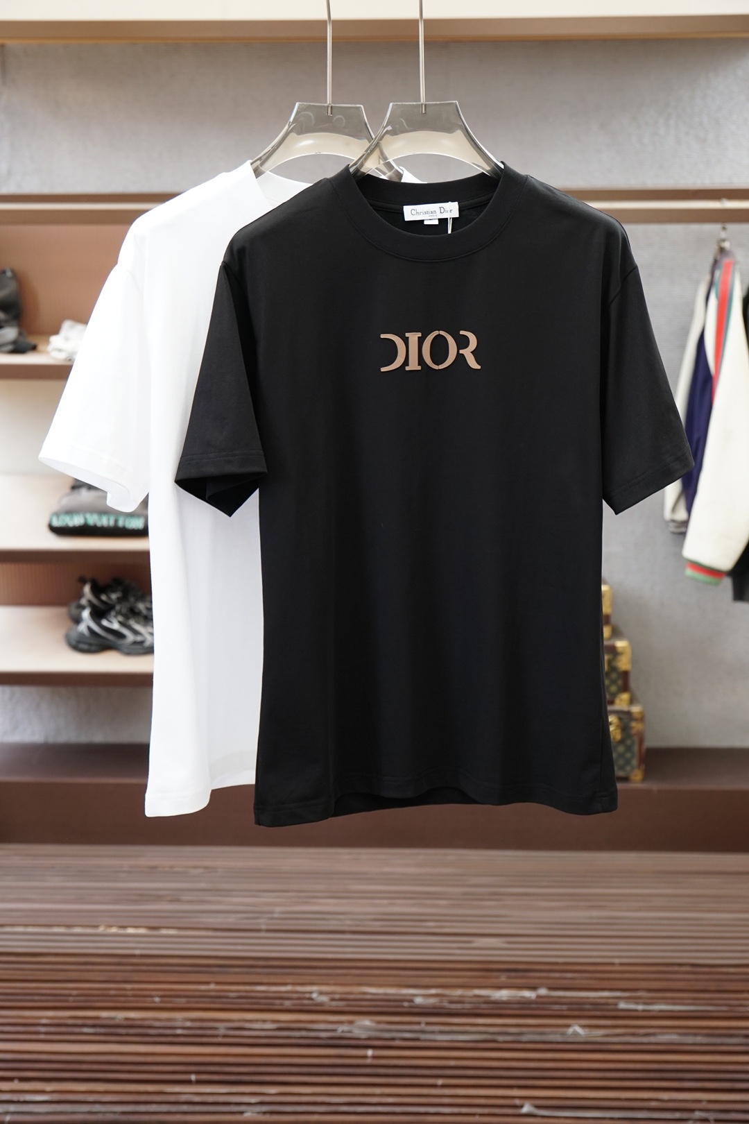 Dior迪奥26新品专柜代购臻选高版本质地A级 26/S夏季专柜最新款圆领短袖 高端订制 设计前卫时尚！