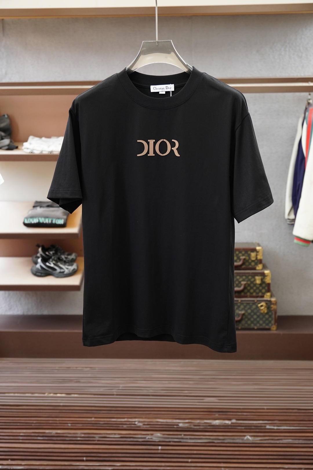Dior迪奥26新品专柜代购臻选高版本质地A级 26/S夏季专柜最新款圆领短袖 高端订制 设计前卫时尚！