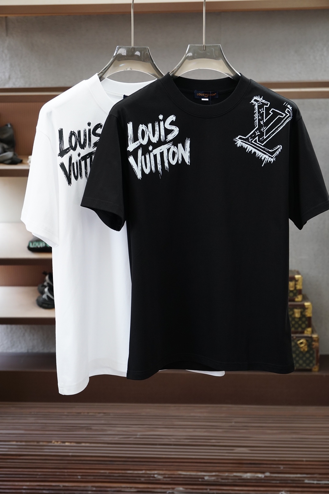 LV-26新品专柜代购臻选高版本质地A级 🎊🌺🌷🍻26/S夏季专柜最新款圆领短袖 高端订制 设计前卫时尚