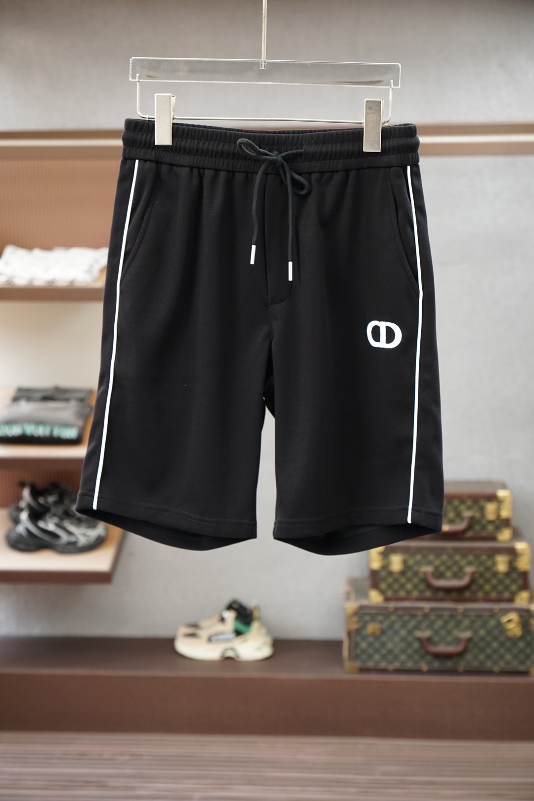 Dior迪奥-🔥时尚薄款休闲短裤套装 采用客供高密度纯棉材质面料，软糯亲肤，抗皱立挺有型，品牌字母log