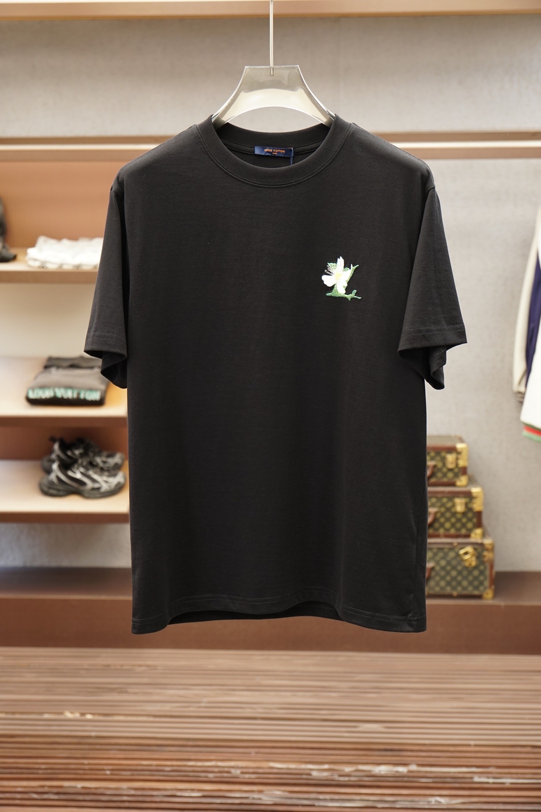 Lv，20206^春夏专柜款字母logo刺绣短袖，1.1顶级复刻，面料采用纯棉云朵棉，经洗水 缩水达26