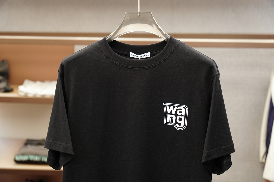 亚历山大王。Alexander wang 字母logo刺绣短袖，1.1专柜款顶级复刻🌹🌸🎊🍻🧨面料采用纯