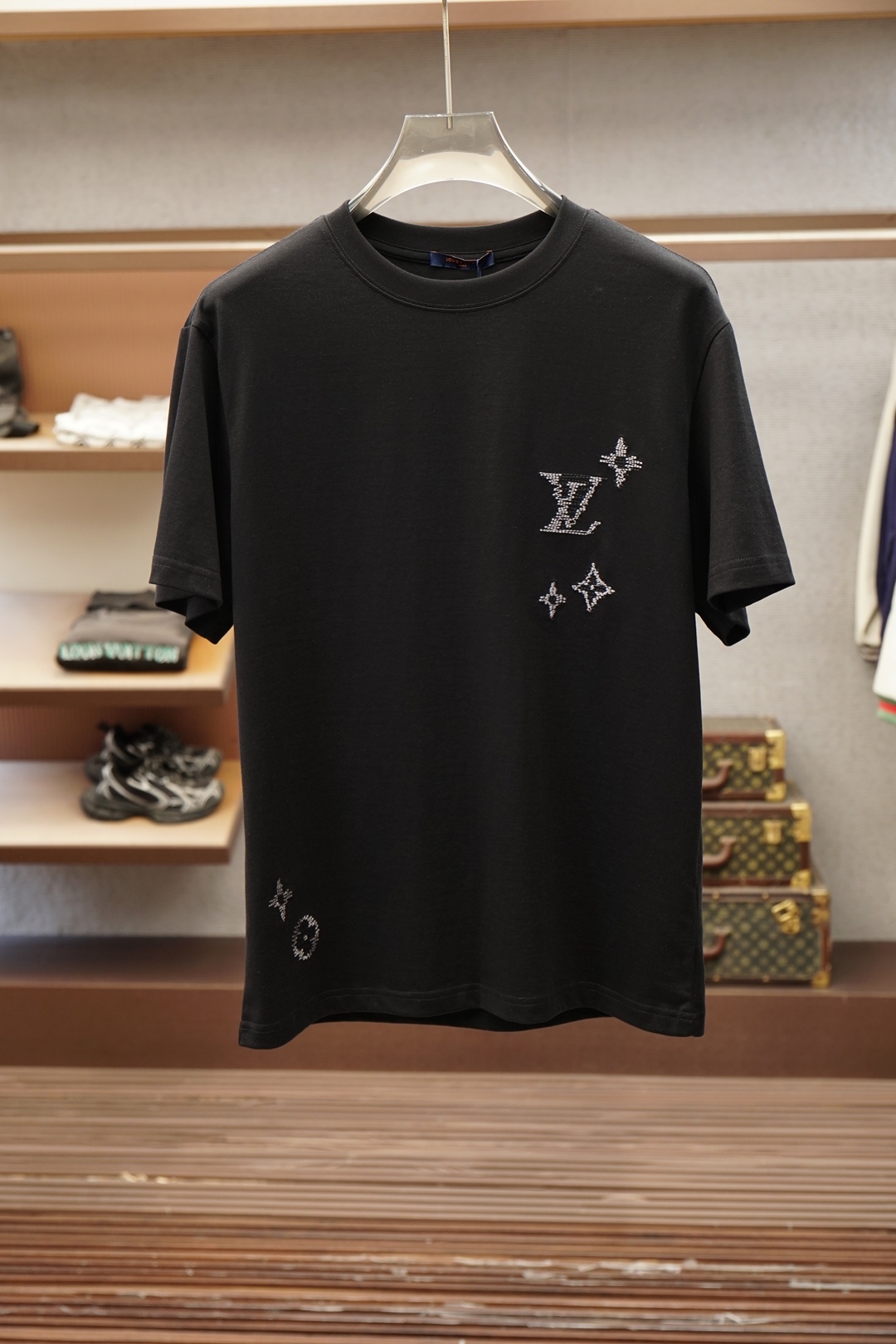 Lv，20206^春夏专柜款字母logo刺绣短袖，1.1顶级复刻，面料采用纯棉云朵棉，经洗水 缩水达26