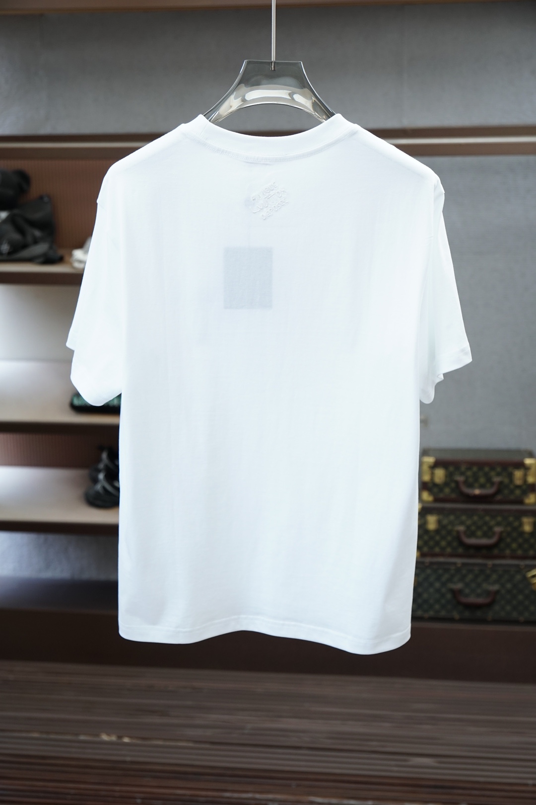 Lv，20206^春夏专柜款字母logo刺绣短袖，1.1顶级复刻，面料采用纯棉云朵棉，经洗水 缩水达26