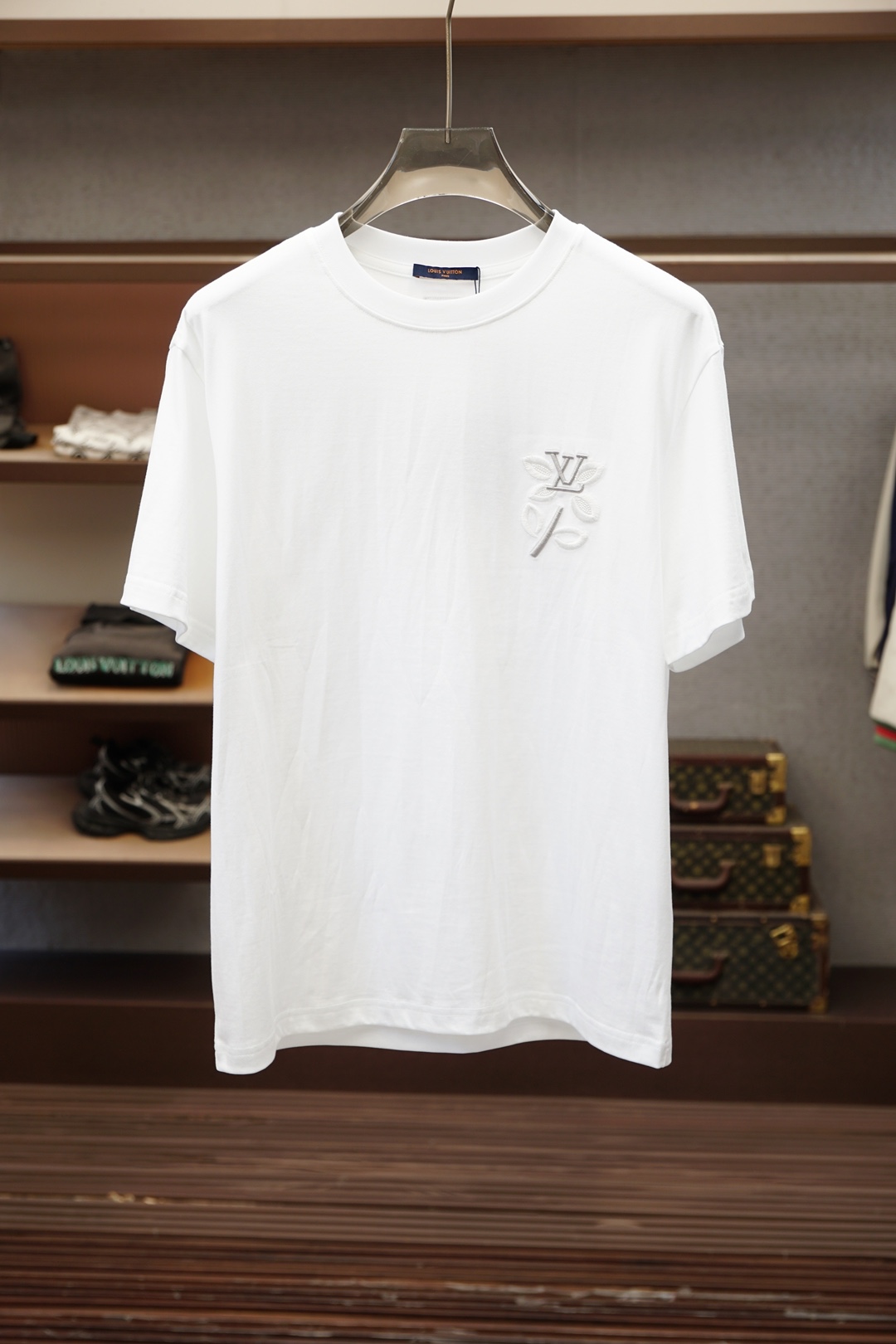 Lv，20206^春夏专柜款字母logo刺绣短袖，1.1顶级复刻，面料采用纯棉云朵棉，经洗水 缩水达26