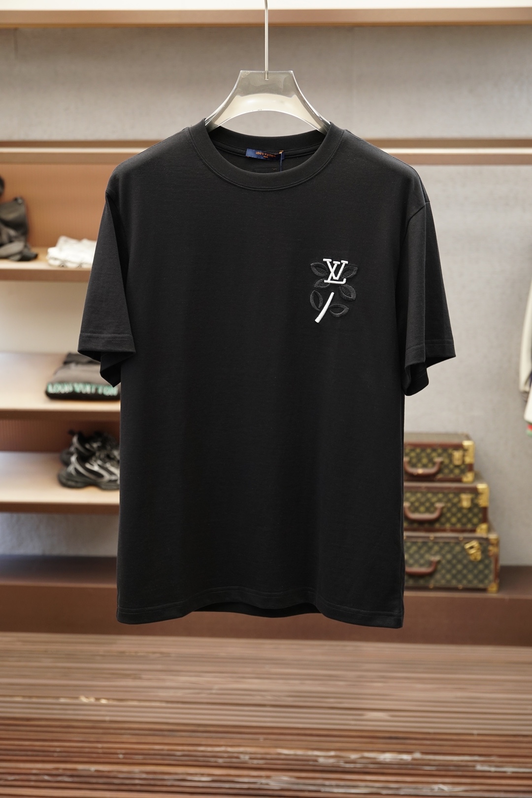 Lv，20206^春夏专柜款字母logo刺绣短袖，1.1顶级复刻，面料采用纯棉云朵棉，经洗水 缩水达26