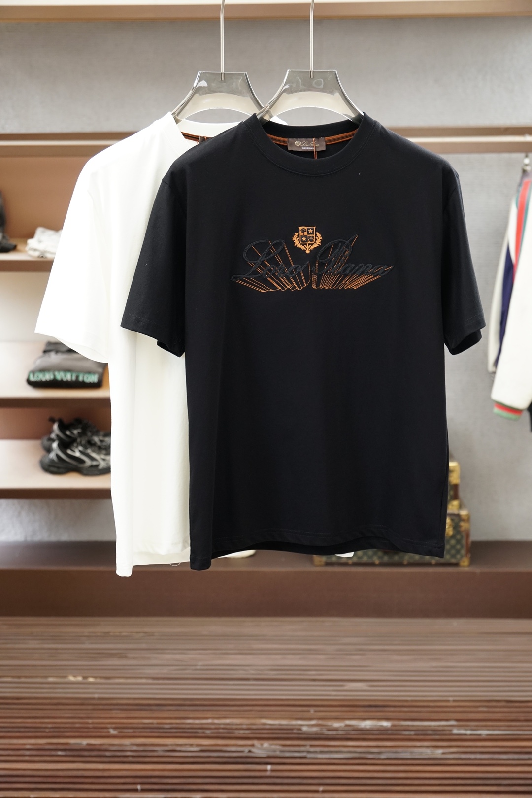 Loro Piana2026春夏男士短袖T恤，🍐🍻💤专柜1.1顶级打造，高级定制面料控必入款，极具品牌辨