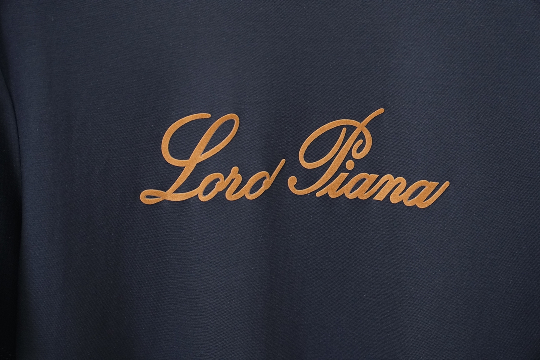 Loro Piana-26SS春夏新品印花圆领短袖T恤，胸前缀饰字母刺绣Logo设计，🔛🍭🌻🫥经典休闲单