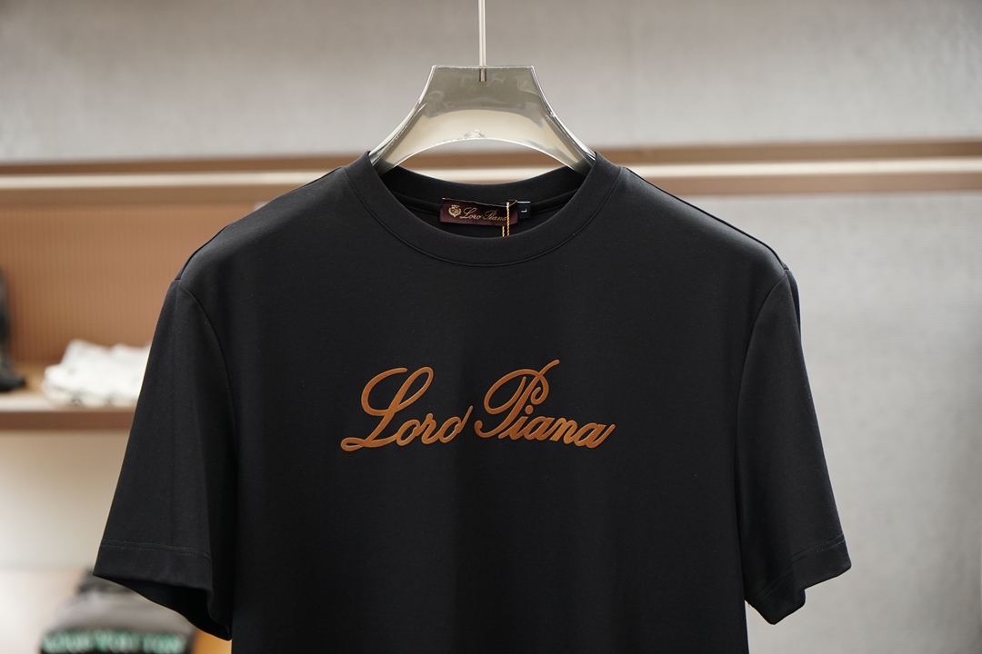 Loro Piana-26SS春夏新品印花圆领短袖T恤，胸前缀饰字母刺绣Logo设计，🔛🍭🌻🫥经典休闲单