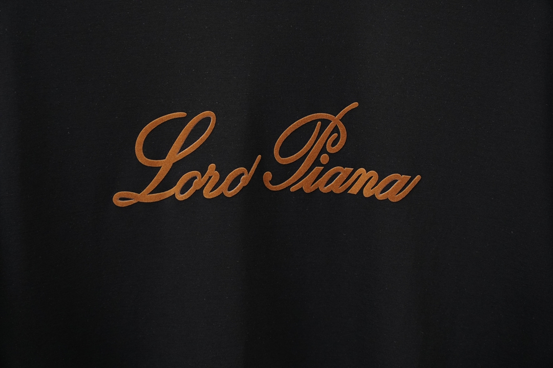 Loro Piana-26SS春夏新品印花圆领短袖T恤，胸前缀饰字母刺绣Logo设计，🔛🍭🌻🫥经典休闲单
