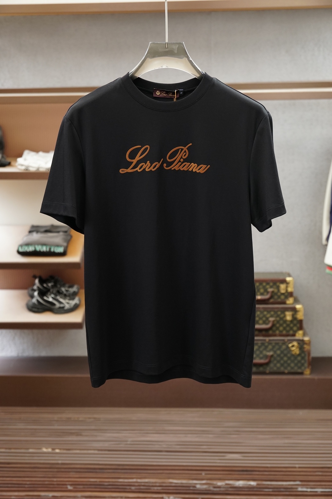 Loro Piana-26SS春夏新品印花圆领短袖T恤，胸前缀饰字母刺绣Logo设计，🔛🍭🌻🫥经典休闲单