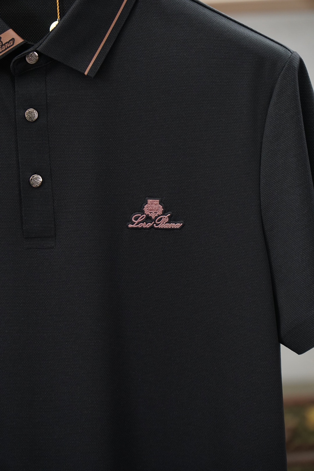 Loro Piana-🍃2026春夏新款# 上新｜🍃 🌼👒🎊2026早春新款男士标识短袖Polo衫，延续