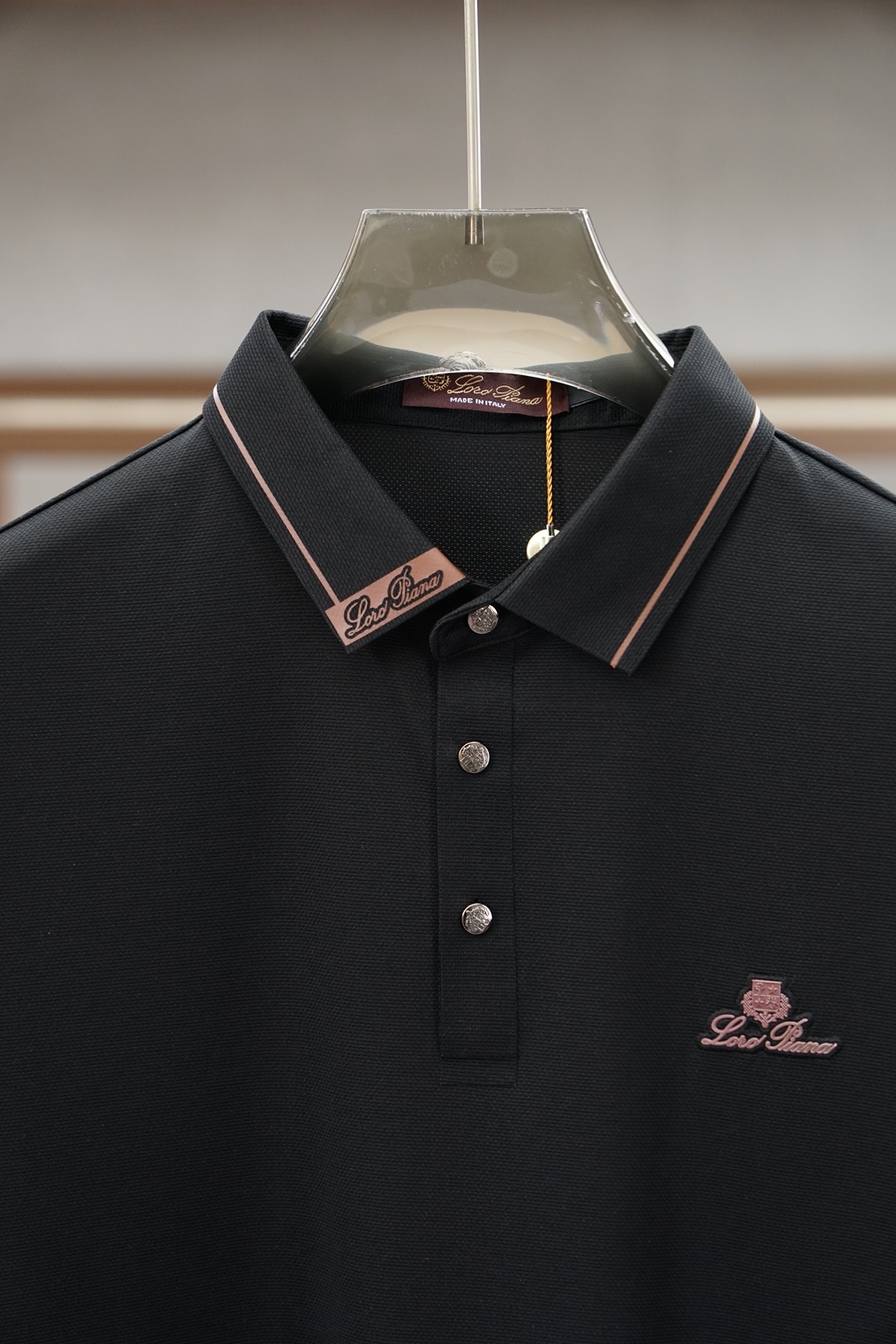 Loro Piana-🍃2026春夏新款# 上新｜🍃 🌼👒🎊2026早春新款男士标识短袖Polo衫，延续