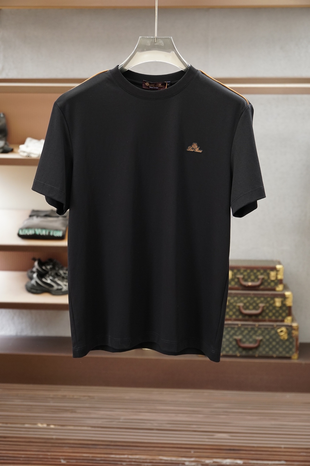 Loro Piana-26SS春夏新品印花圆领短袖T恤，胸前缀饰字母刺绣Logo设计，🔛🍭🌼🌻🫥经典休闲