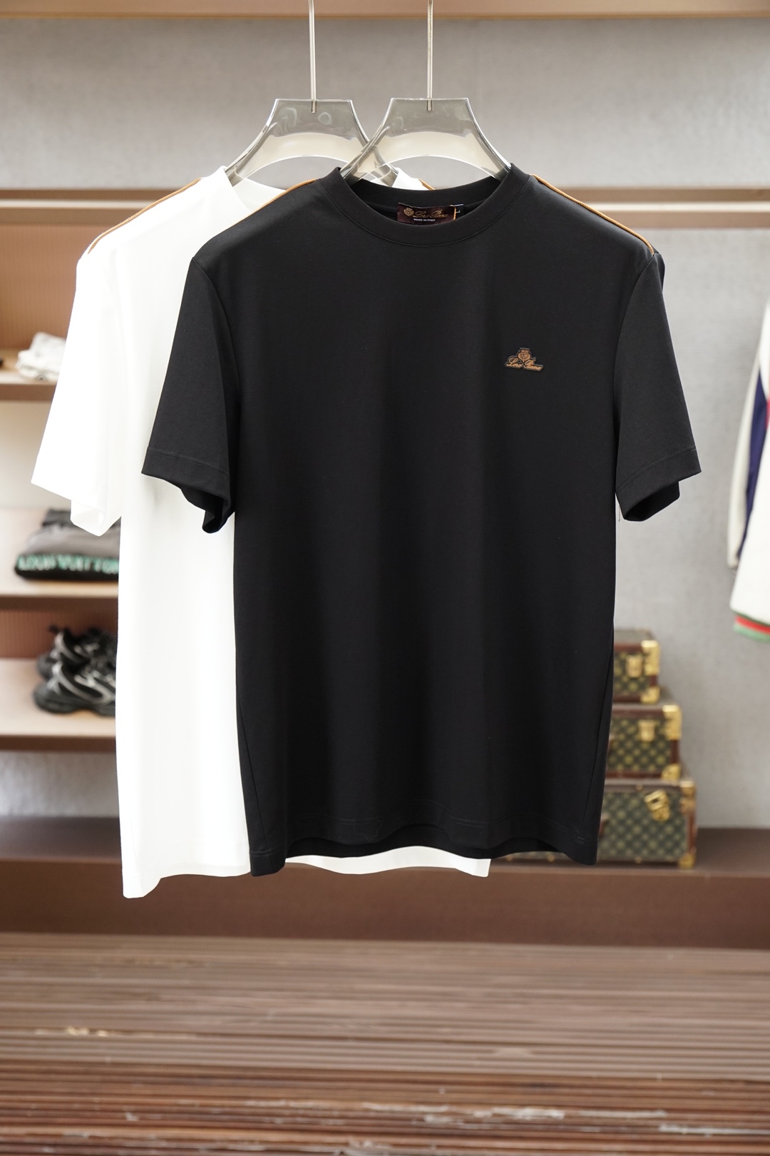 Loro Piana-26SS春夏新品印花圆领短袖T恤，胸前缀饰字母刺绣Logo设计，🔛🍭🌼🌻🫥经典休闲
