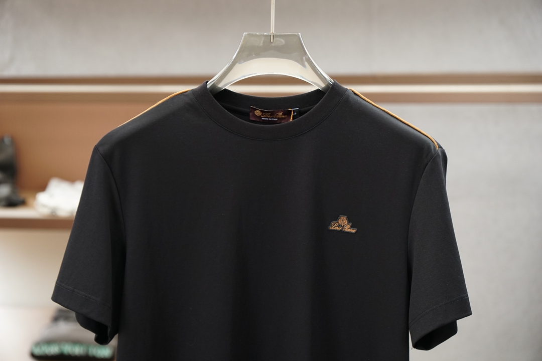 Loro Piana-26SS春夏新品印花圆领短袖T恤，胸前缀饰字母刺绣Logo设计，🔛🍭🌼🌻🫥经典休闲