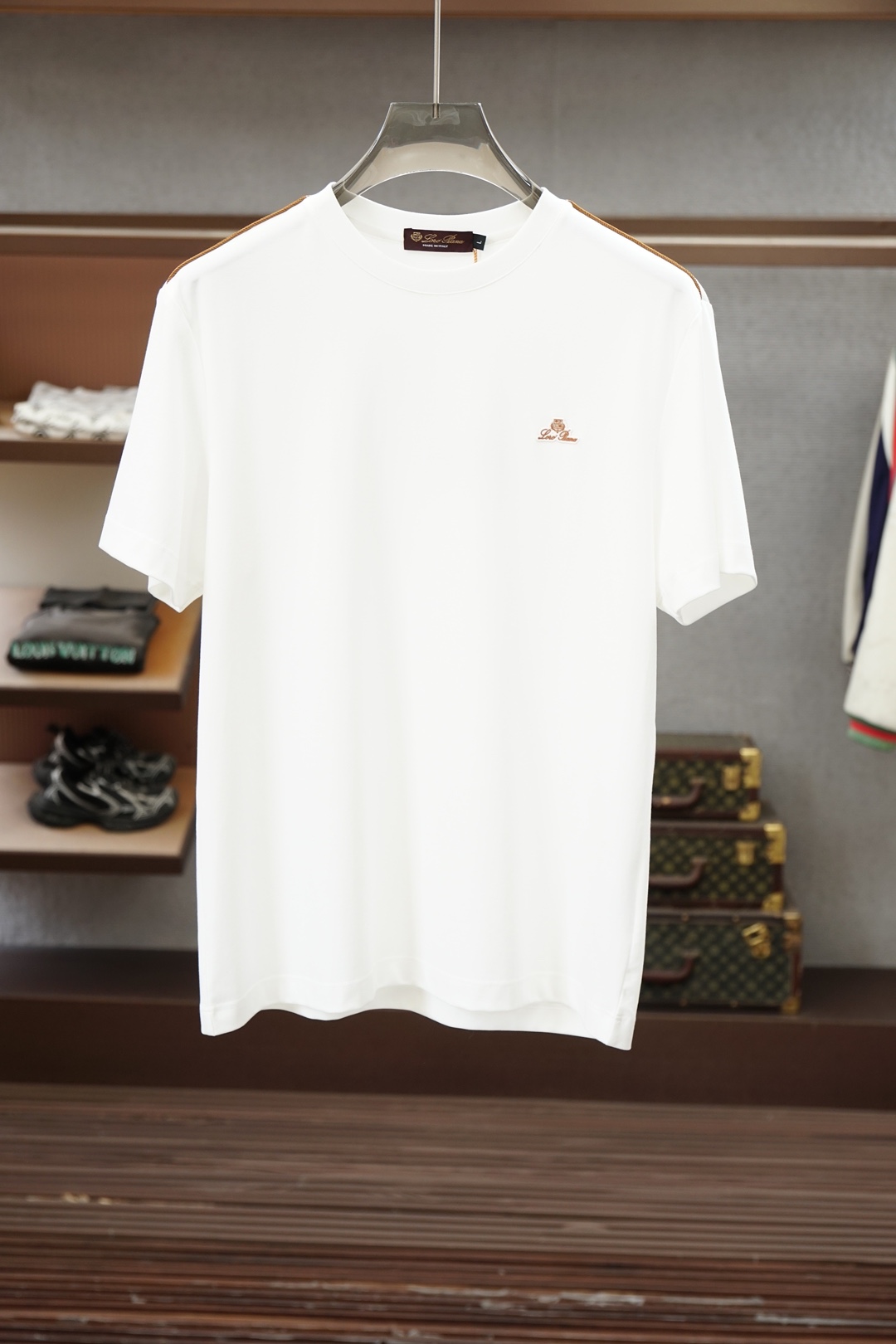 Loro Piana-26SS春夏新品印花圆领短袖T恤，胸前缀饰字母刺绣Logo设计，🔛🍭🌼🌻🫥经典休闲