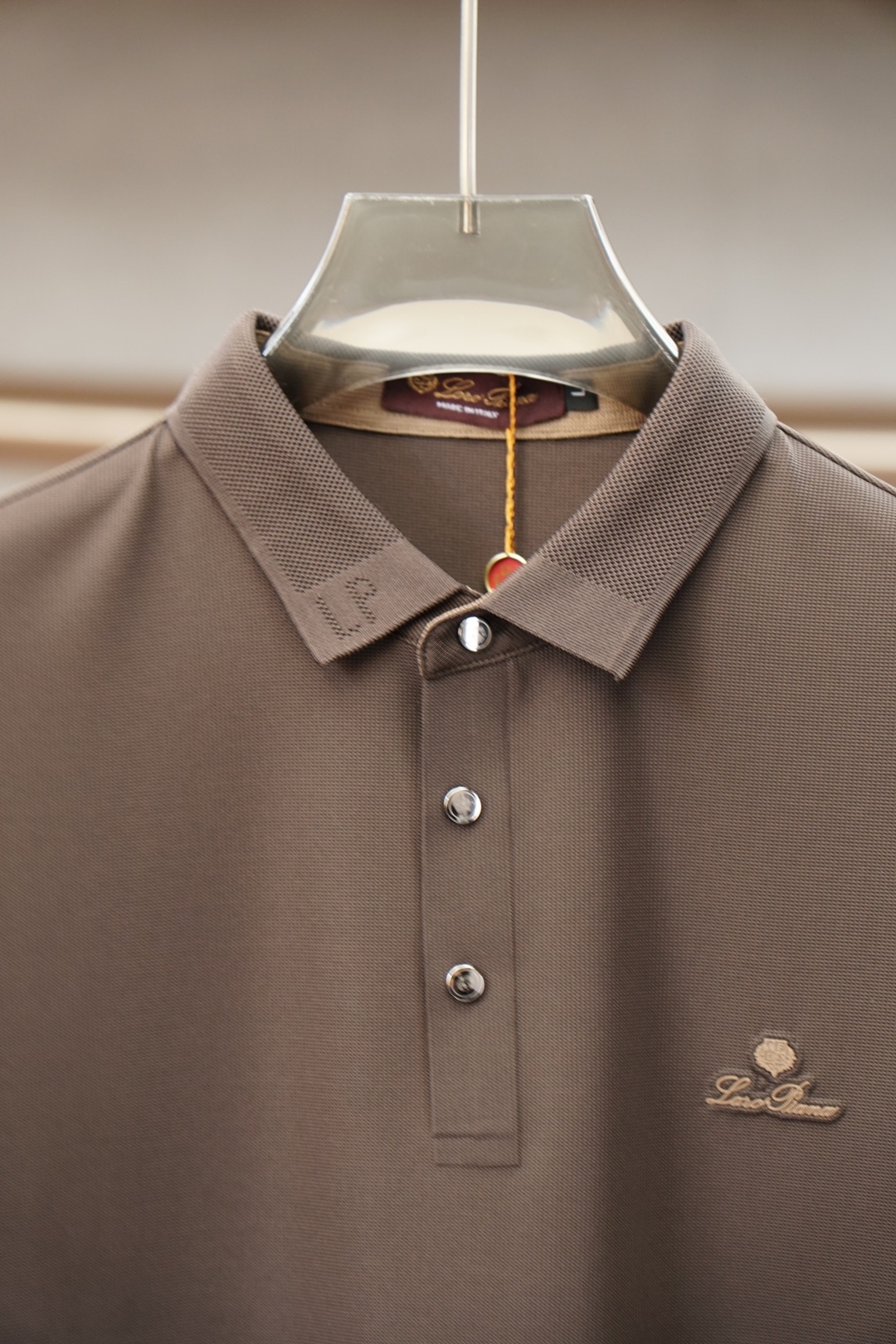 Loro Piana-🍃2026春夏新款# 上新｜🍃 🌼👒🎊2026早春新款男士标识短袖Polo衫，延续