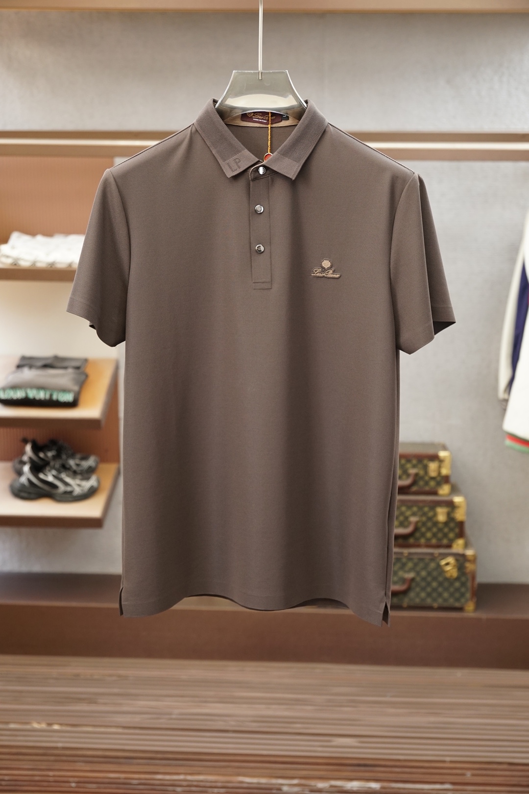 Loro Piana-🍃2026春夏新款# 上新｜🍃 🌼👒🎊2026早春新款男士标识短袖Polo衫，延续