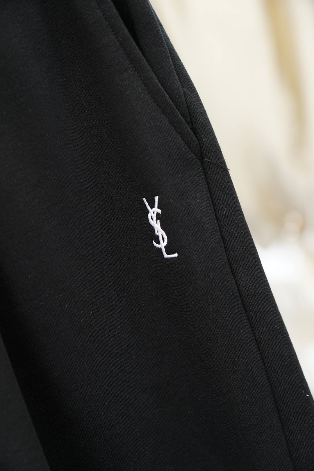 YSL/2026ss新品上线🔥🌹🍻🧨男士短裤  精选高支双面针织面料，经特殊工艺处理，实现亲肤与挺括的双