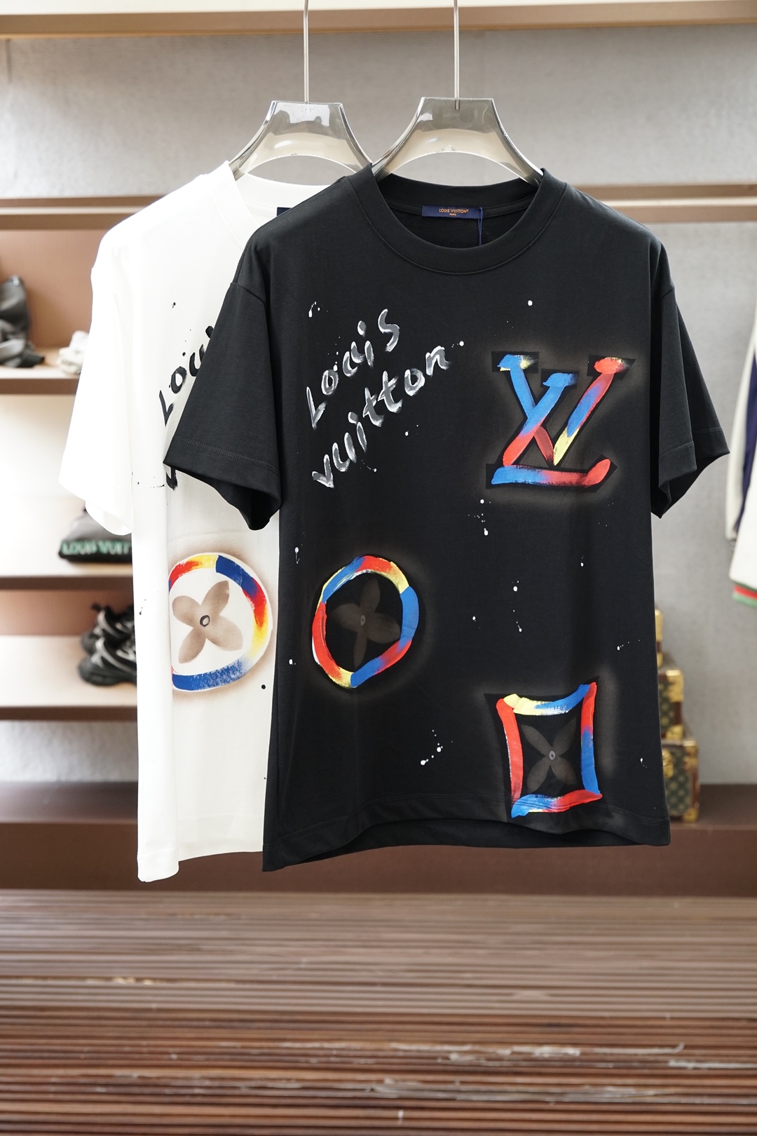 Lv 路易威登/🌷👒💥💕😺🌻2026春夏新款圆领T，自带高级质感，胸前Logo3D印花立体时尚，简约不单