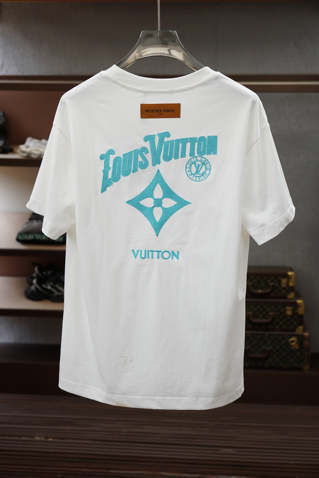 Lv 路易威登-🌷👒💥💕😺🌻2026春夏新款圆领T，自带高级质感，胸前Logo3D印花立体时尚，简约不单