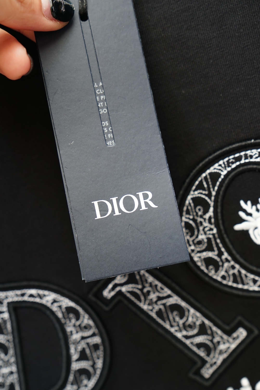 Dior迪奥/🌷👒💥💕😺🌻2026春夏新款圆领T，自带高级质感，胸前刺绣Logo立体时尚，简约不单调，低