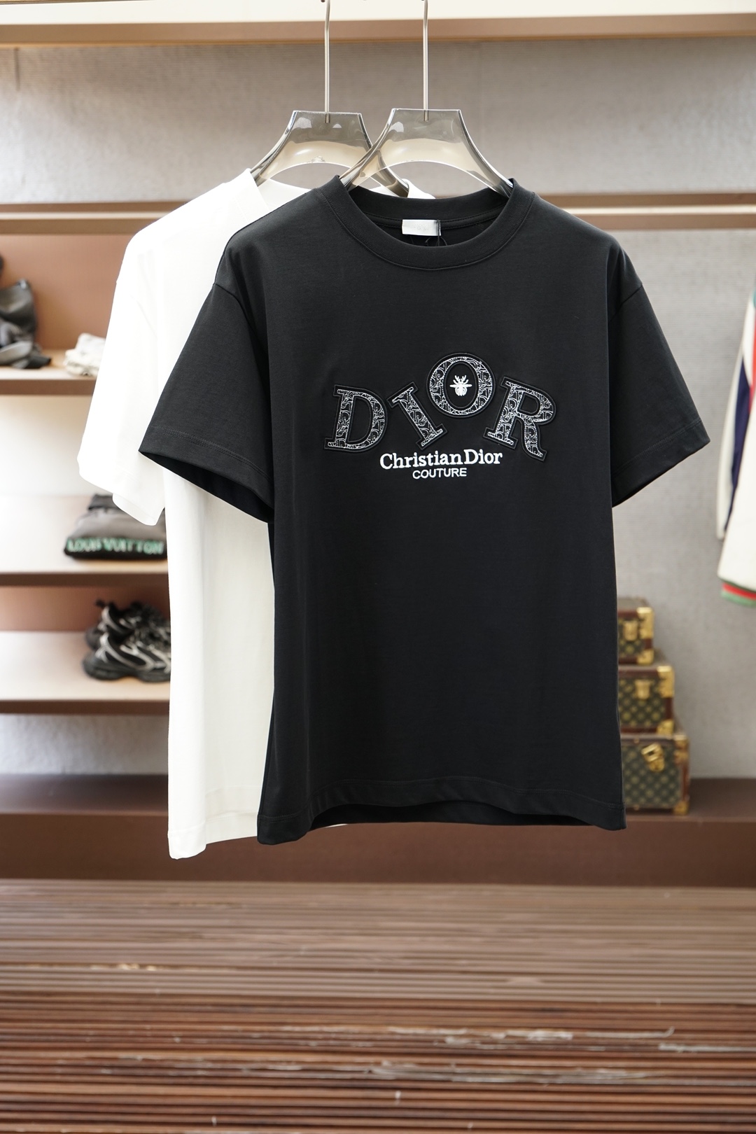 Dior迪奥/🌷👒💥💕😺🌻2026春夏新款圆领T，自带高级质感，胸前刺绣Logo立体时尚，简约不单调，低