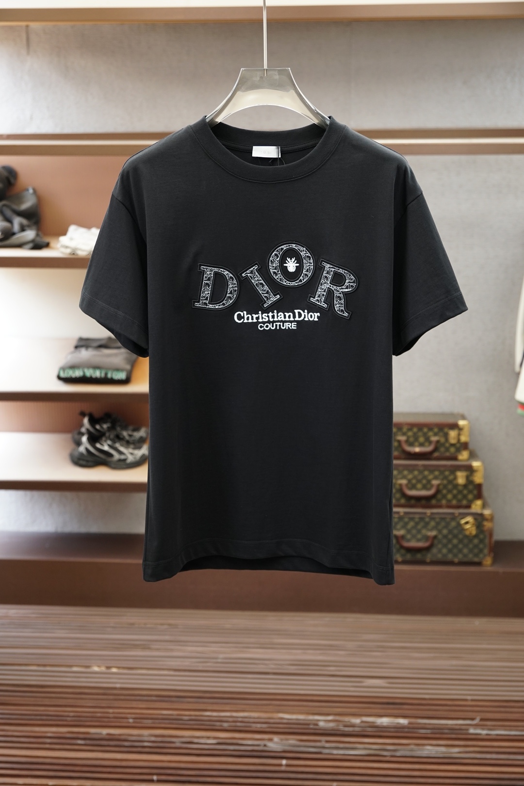 Dior迪奥/🌷👒💥💕😺🌻2026春夏新款圆领T，自带高级质感，胸前刺绣Logo立体时尚，简约不单调，低