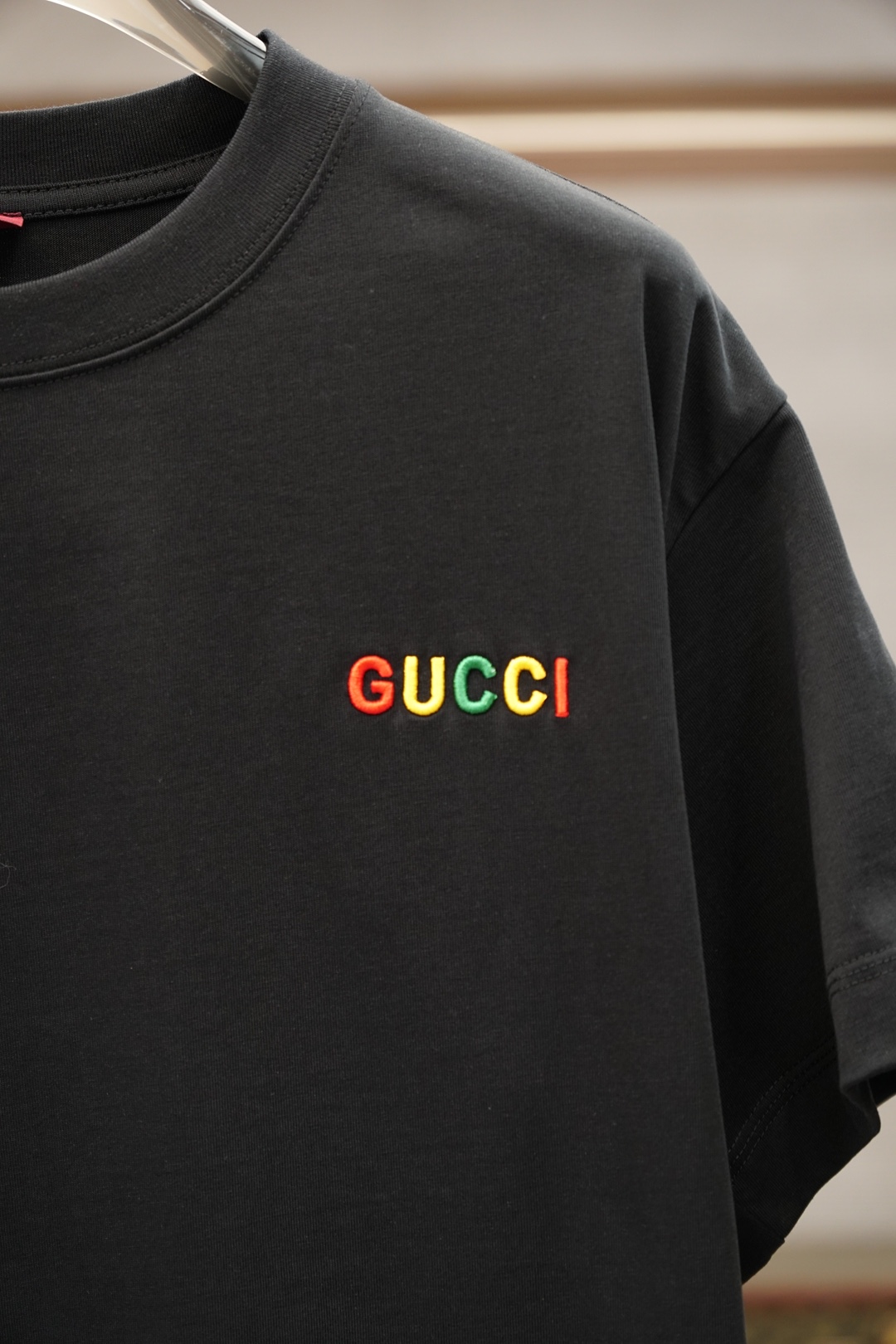 Gucci古奇/🌷👒💥💕😺🌻2026春夏新款圆领T，自带高级质感，胸前高密度刺绣Logo立体时尚，简约不