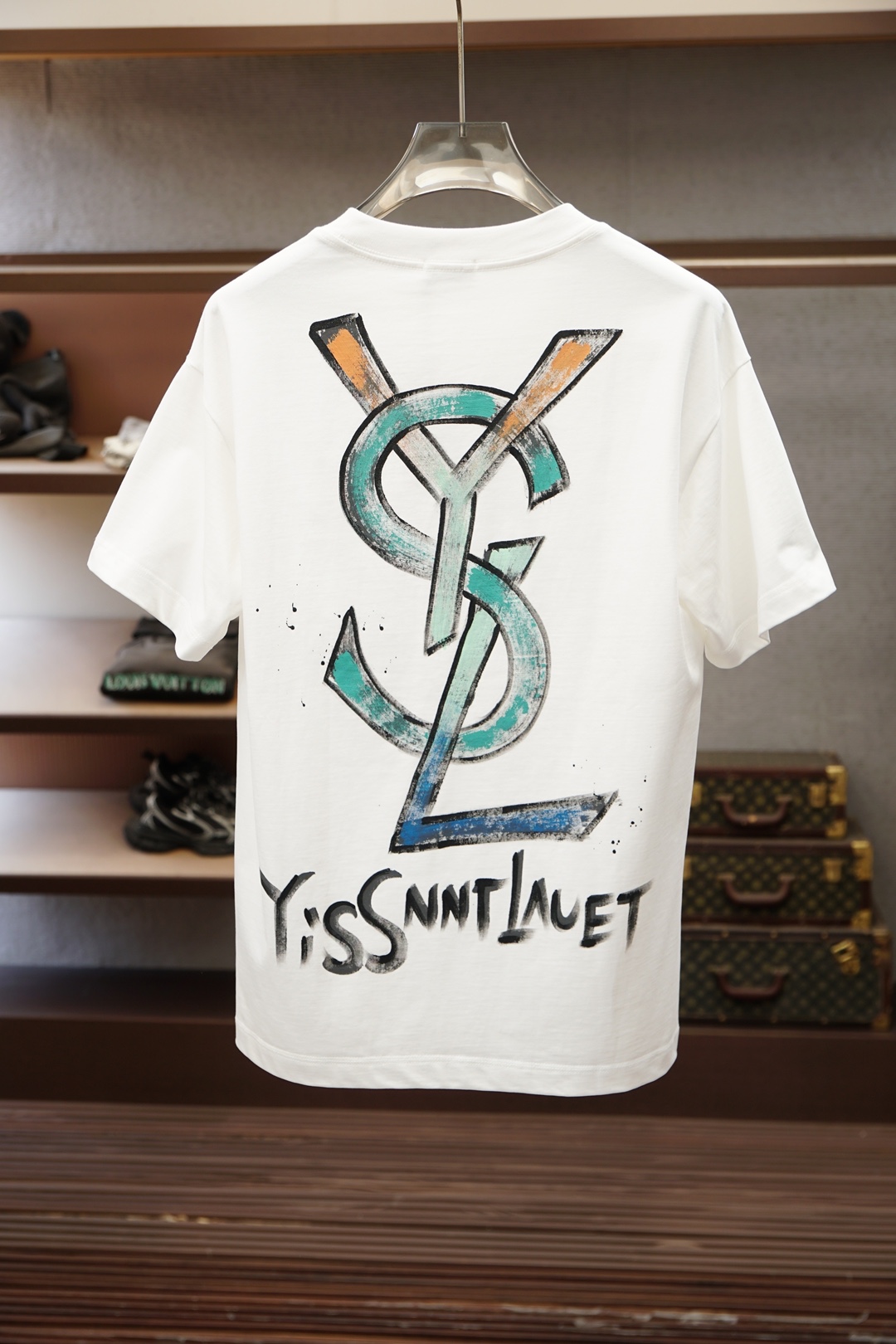 YSL/🌷👒💥💕😺🌻2026春夏新款圆领T，自带高级质感，胸前Logo彩绘手工立体时尚，简约不单调，低调