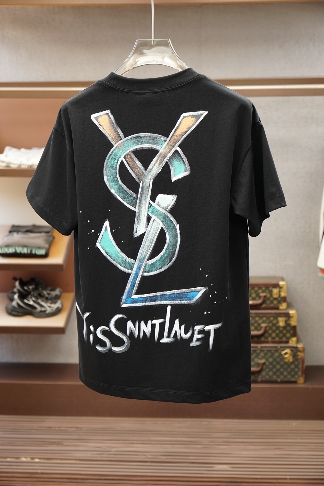 YSL/🌷👒💥💕😺🌻2026春夏新款圆领T，自带高级质感，胸前Logo彩绘手工立体时尚，简约不单调，低调