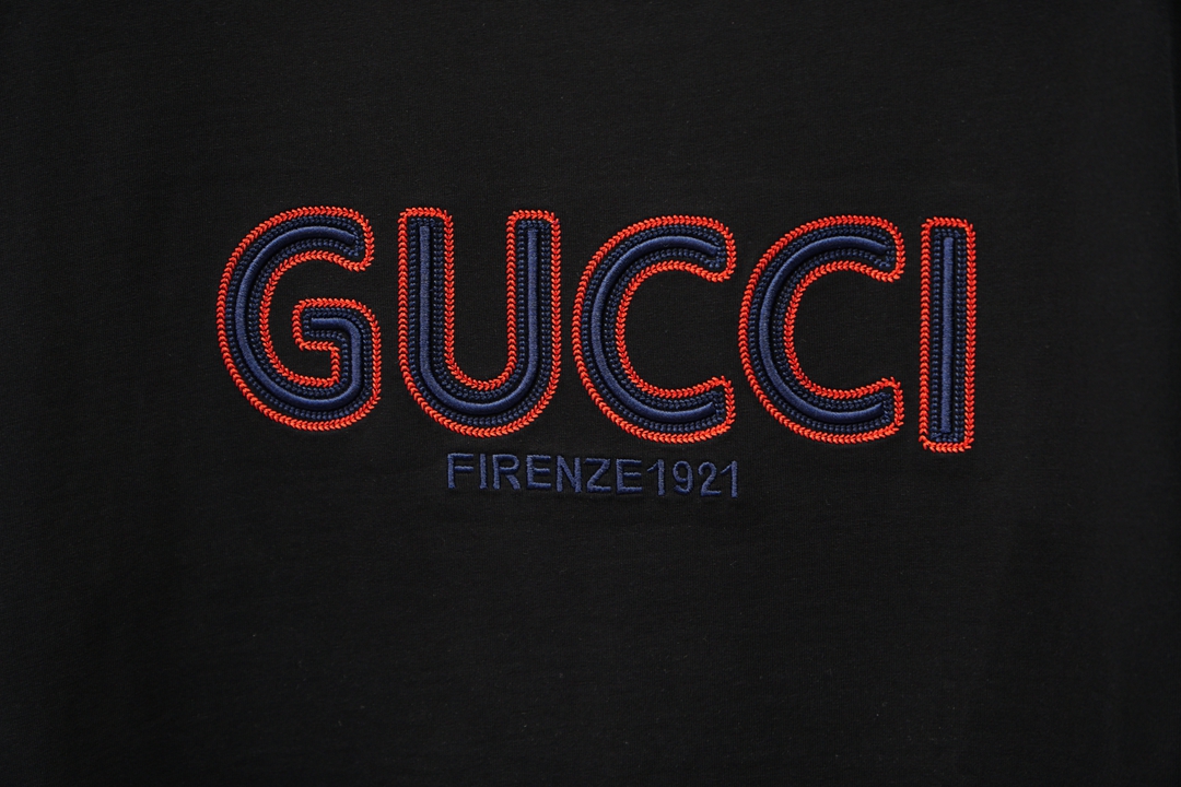 Gucci古奇/🌷👒💥💕😺🌻2026春夏新款圆领T，自带高级质感，胸前Logo高密度刺绣手工立体时尚，简