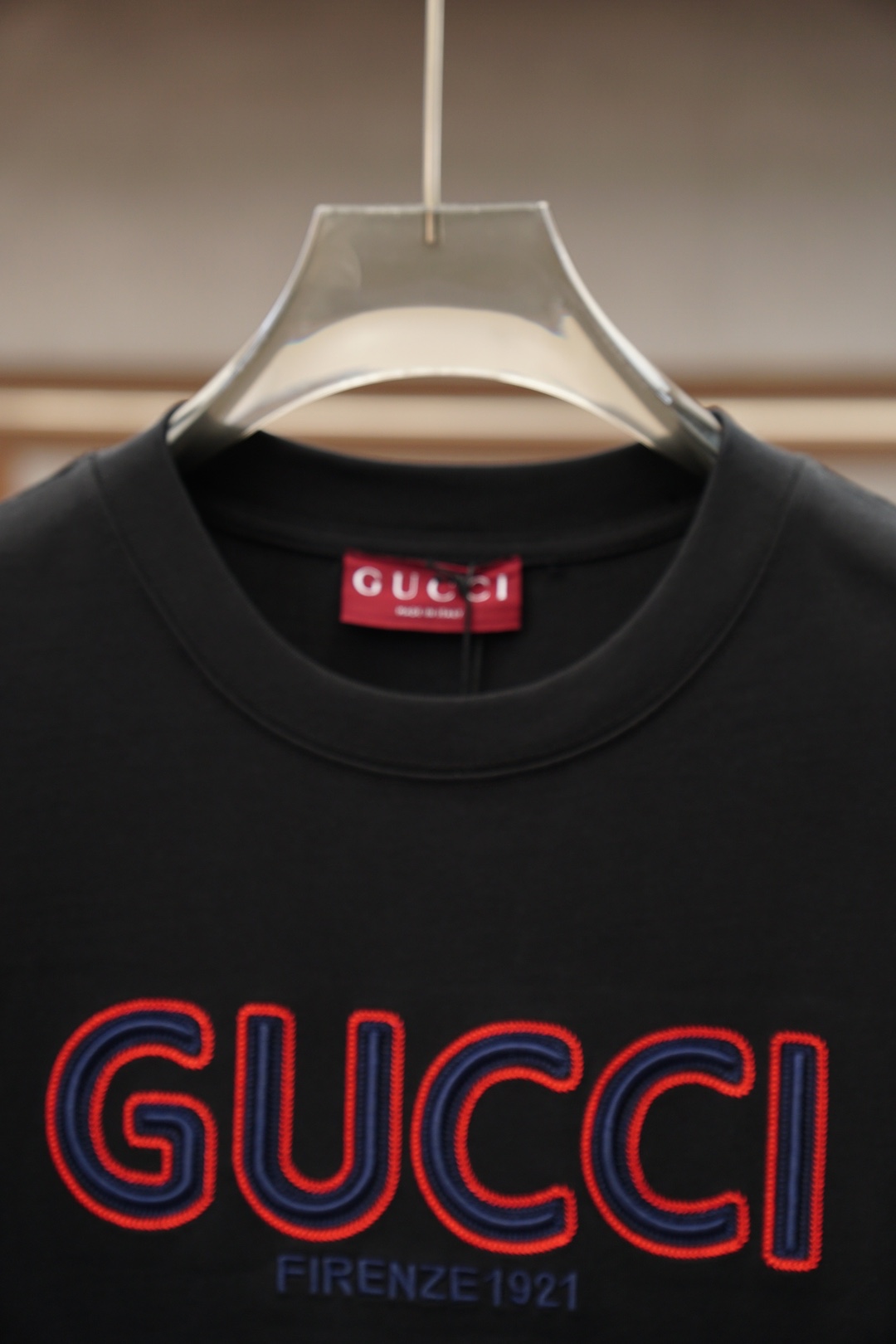 Gucci古奇/🌷👒💥💕😺🌻2026春夏新款圆领T，自带高级质感，胸前Logo高密度刺绣手工立体时尚，简