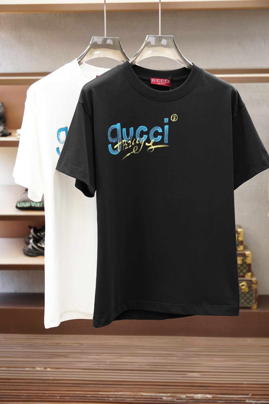 Gucci古奇/🌷👒💥💕😺🌻2026春夏新款圆领T，自带高级质感，胸前Logo彩绘手工立体时尚，简约不单