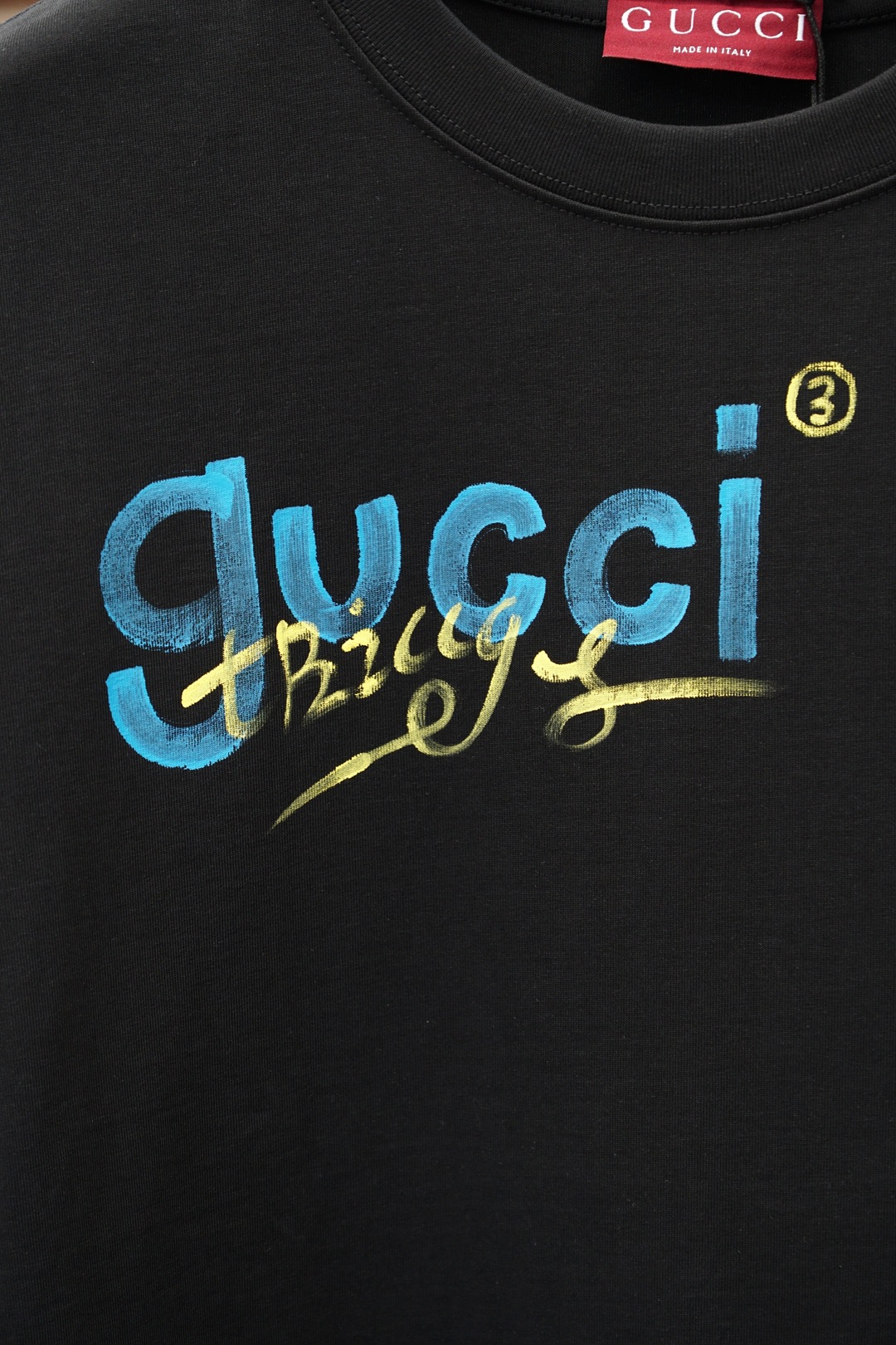 Gucci古奇/🌷👒💥💕😺🌻2026春夏新款圆领T，自带高级质感，胸前Logo彩绘手工立体时尚，简约不单