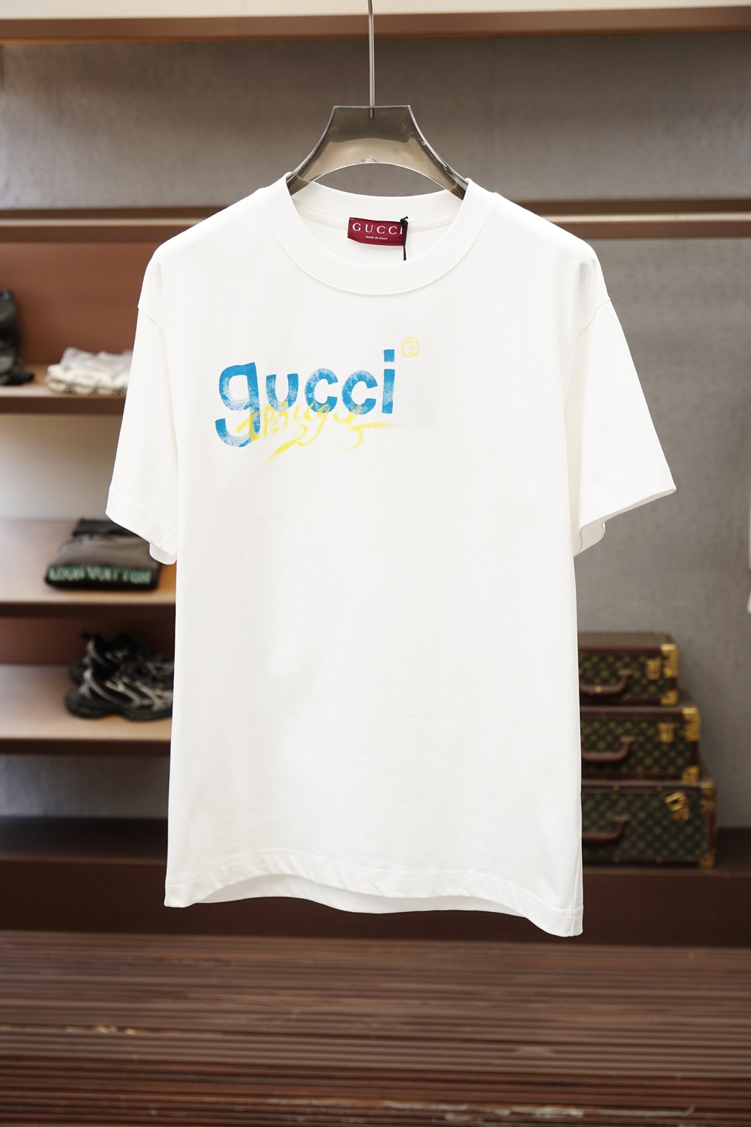 Gucci古奇/🌷👒💥💕😺🌻2026春夏新款圆领T，自带高级质感，胸前Logo彩绘手工立体时尚，简约不单