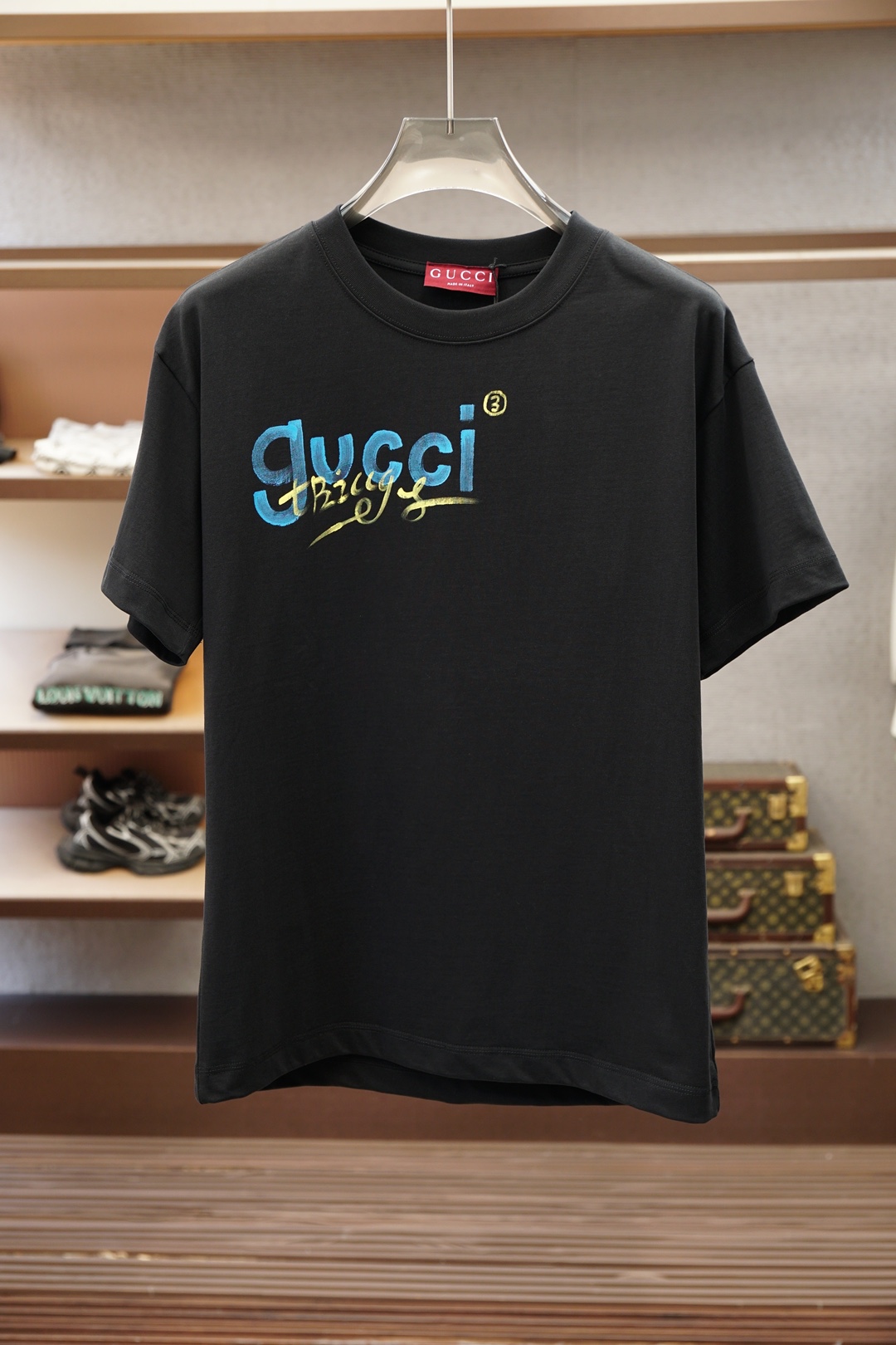 Gucci古奇/🌷👒💥💕😺🌻2026春夏新款圆领T，自带高级质感，胸前Logo彩绘手工立体时尚，简约不单