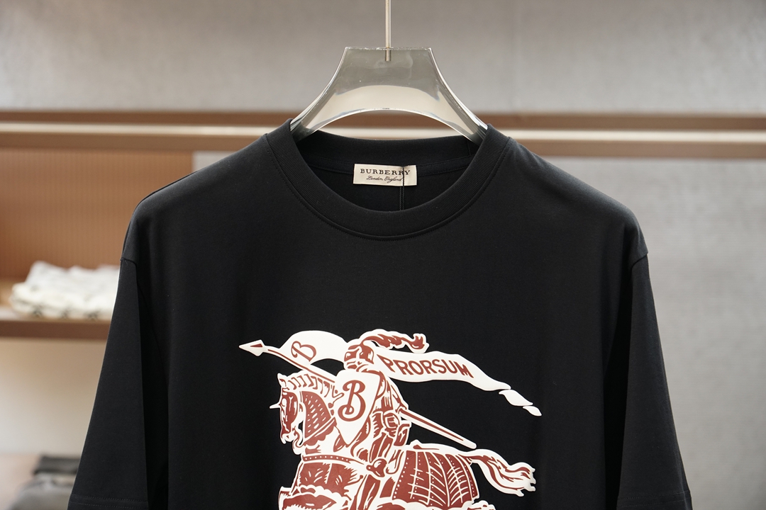 BBR 巴宝莉，🐮🔥时尚薄款休闲短裤套装 采用客供高密度纯棉材质面料，软糯亲肤，抗皱立挺有型，品牌字母l