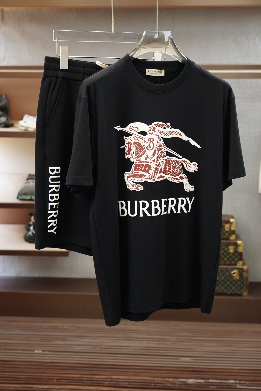 BBR 巴宝莉，🐮🔥时尚薄款休闲短裤套装 采用客供高密度纯棉材质面料，软糯亲肤，抗皱立挺有型，品牌字母l