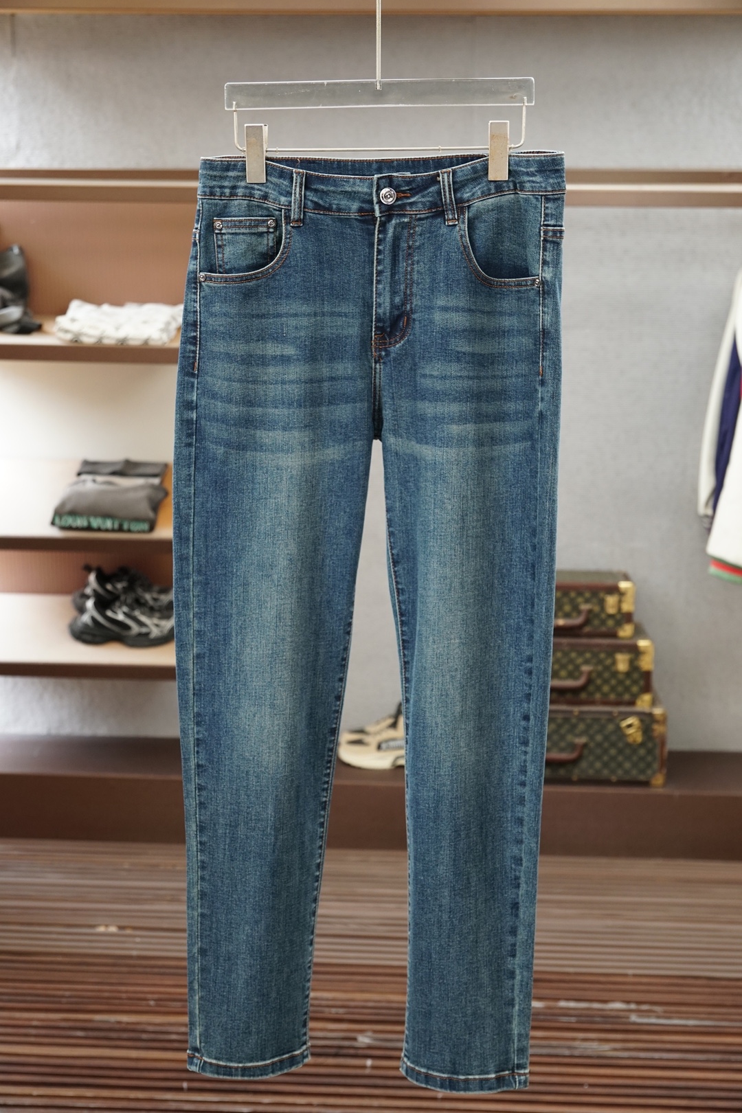 NO:909464,Armani-2026 spring and summer straight jeans series new godfather-level washed jeans Luxurious ss official website counter 9000 Ocean new products are hot-selling Original replica leather brand Highly recommended Complex craftsmanship + washed foreign trade Quality and detail processing are in place Luxurious details hardware accessories Elastic slim straight pants Size. 29-38 has 35 but not 37,,armani,jeans,19860909阿玛尼-2026春夏直筒牛仔裤系列新品教父级洗水牛仔裤 奢华感ss官网专柜9000大洋新品热销 原版复刻皮牌 重磅强烈推荐 复杂工艺工艺+洗水外贸 品质感细节处理满满到位 奢华感细节五金辅料 弹力修身直筒裤型 尺码.29-38有35无37码,,armani,jeans,,Men's clothing