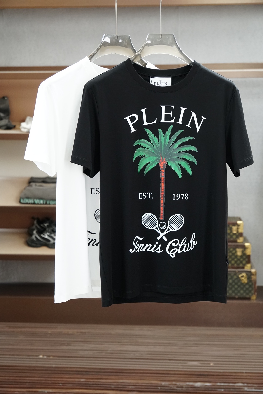 NO:911848,PP/26 new spring and summer short-sleeved chest printed/logo round-neck short-sleeved T-shirt, made of high-count and high-density 80-count double-strand mercerized cotton, the upper body is comfortable and breathable, soft, delicate and slightly elastic, high-quality fabric; color black, white blue, size S ~ XXXL (black and white can be customized 4XL, 5XL, Yi can customize pure cotton fabric), T-shirt, tees, t-shirt,19860909PP/26春夏新品短袖胸前印花/logo圆领短袖T恤,采用高支数高密度80支双股丝光棉,上身舒适透气、柔软细腻微弹、高品质面料； 颜色黑色、白色兰, 尺码S～XXXL（黑白可定制4XL、5XL,奕可定制纯棉面料）,,T-shirt,tees，t-shirt,,Men's clothing