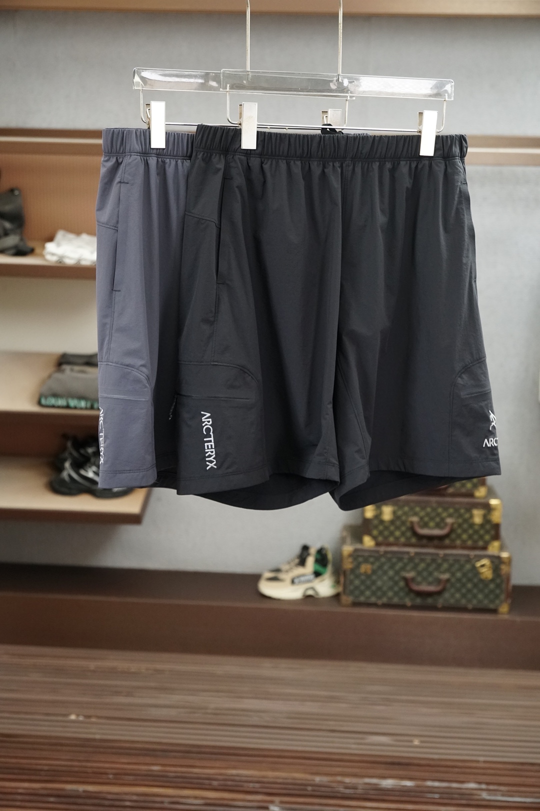 NO:911854,Arc'teryx/2026 popular shorts, made of ultra-thin polyester fiber fabric, smooth and comfortable wearing logo, full of high-end style. The details of the hemming and routing process are meticulous and perfect, and the natural environmentally friendly dyes prevent the material from becoming hard and compact. Enjoy the fresh breath of summer. Sizes M～3XL, arc'teryx, shorts,19860909始祖鸟/2026爆款短裤,精选超薄聚酯纤维面料,细滑舒适的穿着感Logo满满高级感风格.细节包边走线工艺细致完美,天然环保染料杜绝材料组织发硬板结.尽享夏日清新气息. 尺码M～3XL,arc'teryx,shorts,,Men's clothing