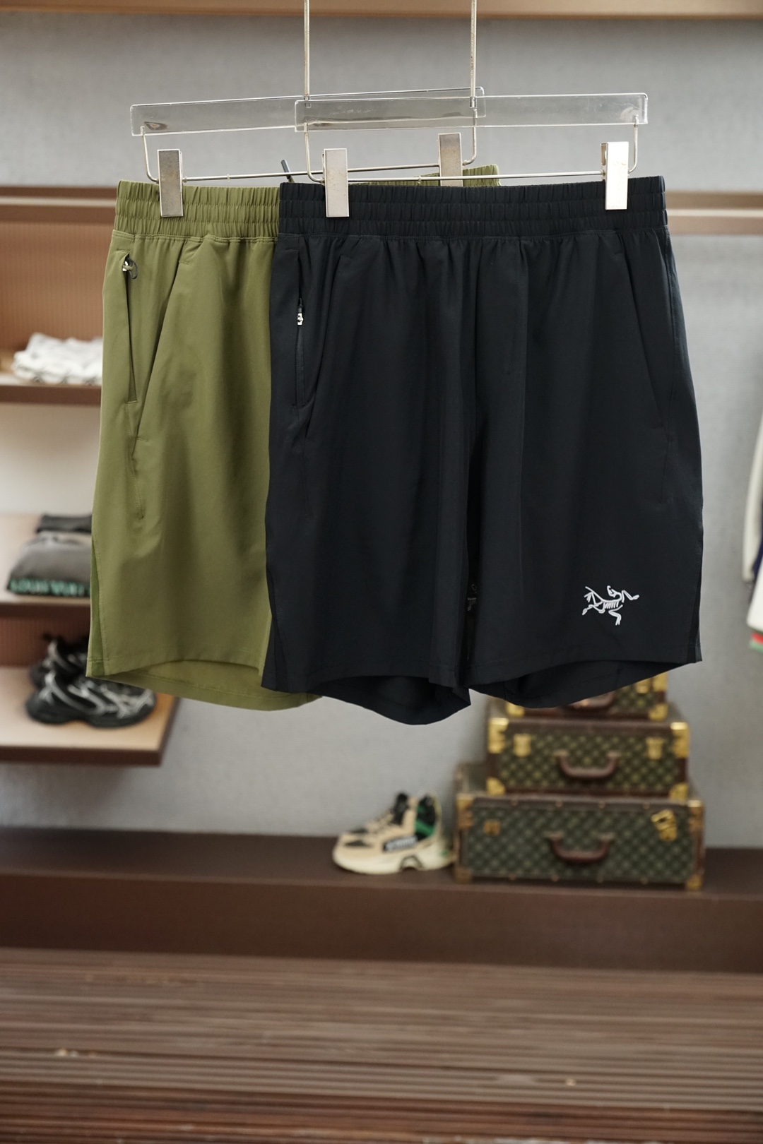 NO:911868,Arc'teryx/2026 popular shorts, made of ultra-thin polyester fiber fabric, smooth and comfortable wearing logo, full of high-end style. The details of the hemming and routing process are meticulous and perfect, and the natural environmentally friendly dyes prevent the material from becoming hard and compact. Enjoy the fresh breath of summer. Sizes M～3XL, arc'teryx, shorts,19860909始祖鸟/2026爆款短裤,精选超薄聚酯纤维面料,细滑舒适的穿着感Logo满满高级感风格.细节包边走线工艺细致完美,天然环保染料杜绝材料组织发硬板结.尽享夏日清新气息. 尺码M～3XL,arc'teryx,shorts,,Men's clothing