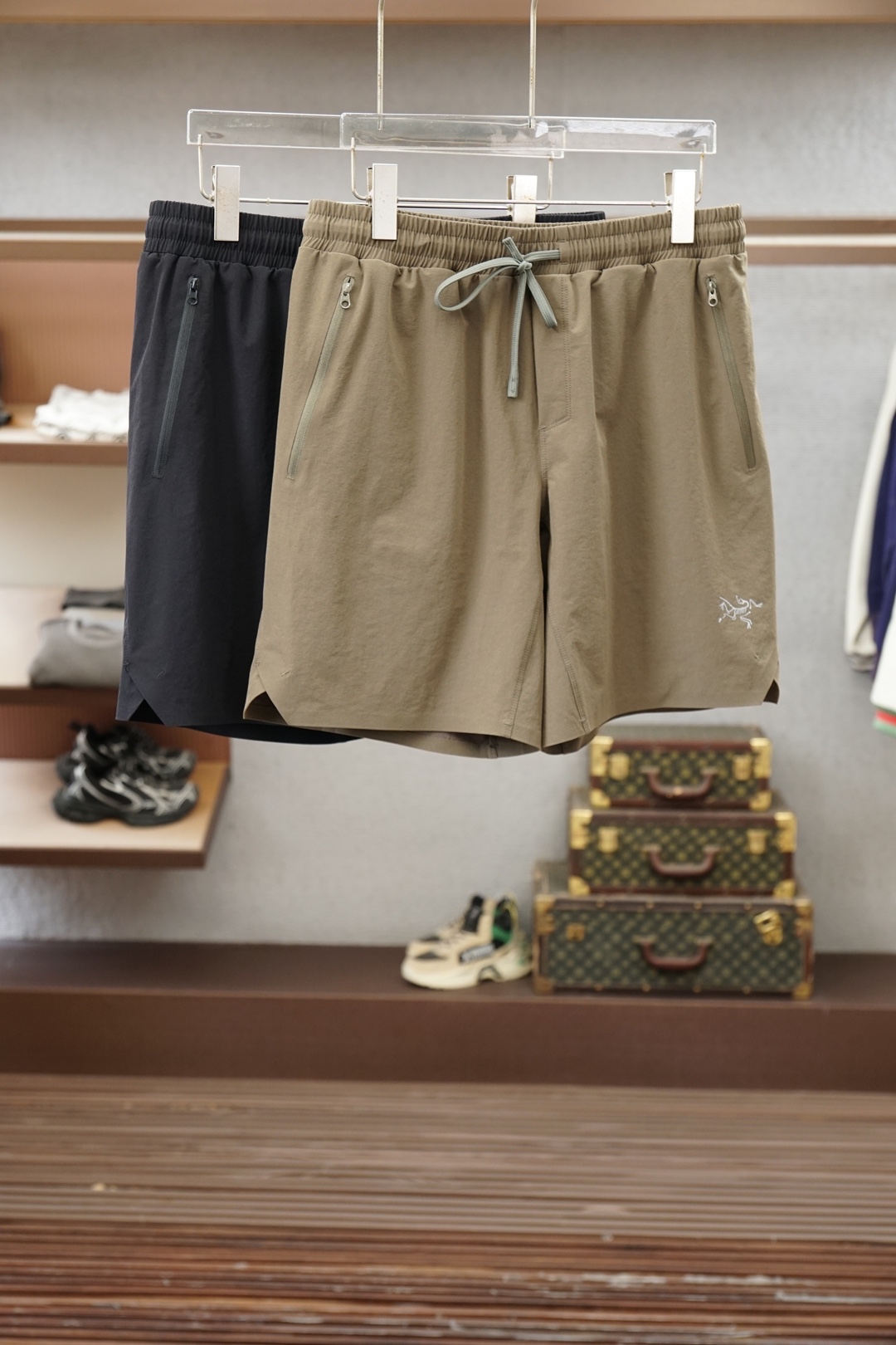 NO:929656,Arc'teryx-original 1.1 top-level original order, no pressure to enter and leave the counter, 2026 spring and summer thin new product casual luxury classic brand embroidery LOGO design!  Elastic waist casual pants are classic and versatile, luxury brand classic elements, classic casual outdoor design!  It greatly improves the matchability. The fitted version has pockets on both sides. It is made of ultra-fine and ultra-thin quick-drying fiber material. It is skin-friendly, soft and breathable, and has a good wearing feel. It is worth buying!  M-3XL,arc'teryx,19860909始祖鸟-原版1.1顶级原单,出入专柜毫无压力,2026春夏薄款新品休闲奢华经典品牌刺绣LOGO设计！松紧腰休闲裤经典百搭 奢华品牌经典元素经典休闲户外设计！大大提升了搭配性 合体的版型 两侧插袋 采用超细超薄速干纤维材质 亲肤柔软透气,有着很好的穿着体感 ,值得入手！M-3XL,arc'teryx,,Men's clothing